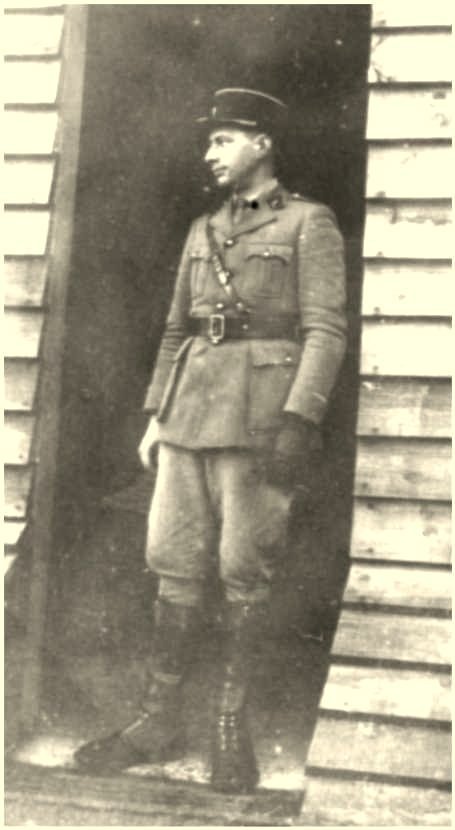 Porträt von Michel Hardelay in Uniform mit Képi.