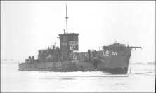 (подробности) Крушение LCI 91 примерно в сентябре 1944 года Dog White. (подробности) Фотография июля 1944 года, сделанная лейтенантом Ицелем.