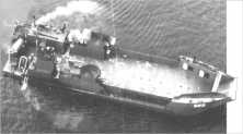 (détails) un LCT Mark 6, avec portes avant et arrière, et passerelle sur tribord.