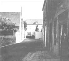 (details) the house where Michel Hardelay lived on 6 June, at the bottom of an impasse oriented towards the North sketch drawn up on the basis of the indications of Michel Hardelay (deta