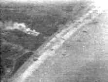 Une vue aériennede la partie Est d'Omaha Beach, prise soit le matin vers 8h00, soit vers 13h00