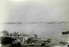 Une vue panoramique du port le 22 juin, par un GI (voir détails) , juste après la tempête. Les 6 vues sont prises depuis un point situé au-dessus de la villa Raymond Marc