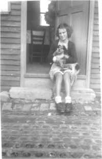(details) Paulette Colibeuf in 1948