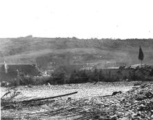 Am Strand, nach der Abreise der Amerikaner Ruinen aus der Villa "Les Saines Vacances", am Ruquet