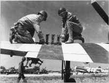 (détails) Rechargement des armes de bord d'un P47