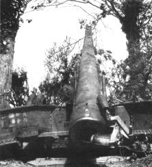 (détails) Les canons de la pointe du Hoc, camoulflés dans les haies (ci contre également)