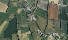 La ferme de Grévilly est en bas à droite